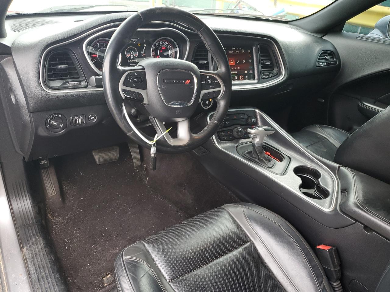 Dodge Challenger Sxt Image 8