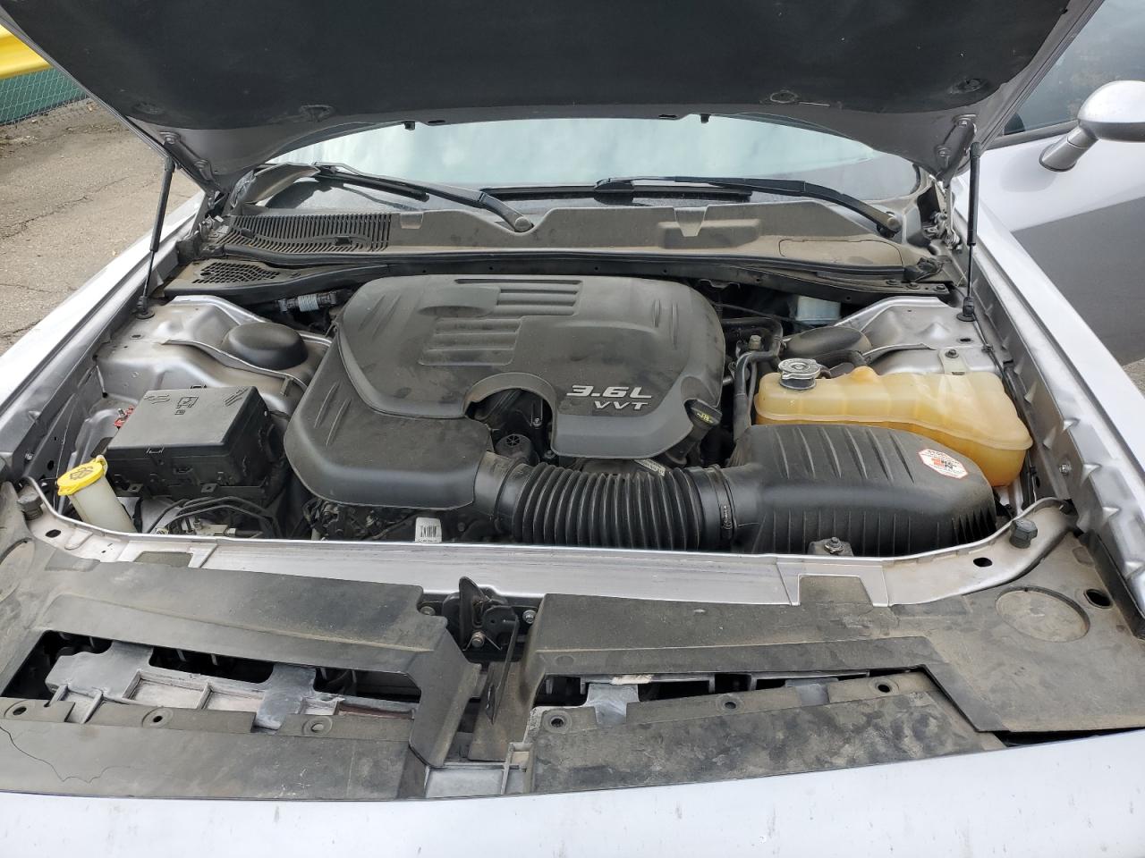 Dodge Challenger Sxt Image 9