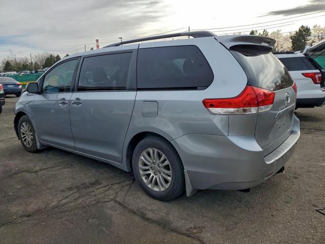 Toyota Sienna Xle Image 3