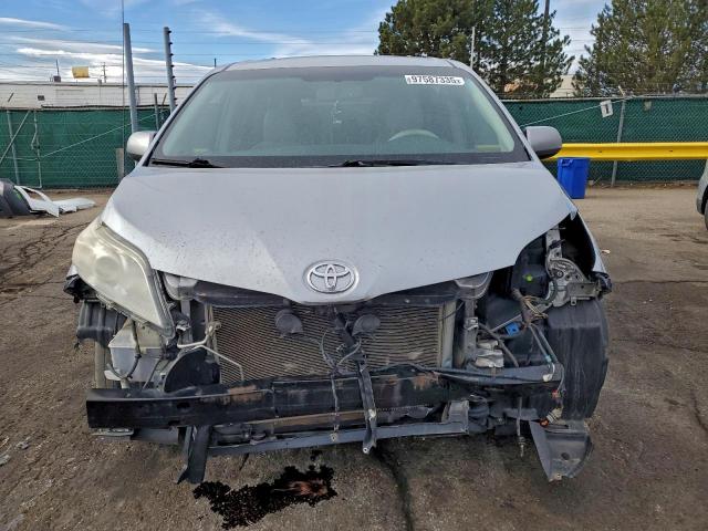 Toyota Sienna Xle Image 7