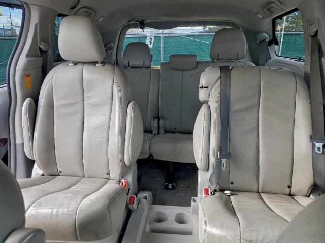 Toyota Sienna Xle Image 11