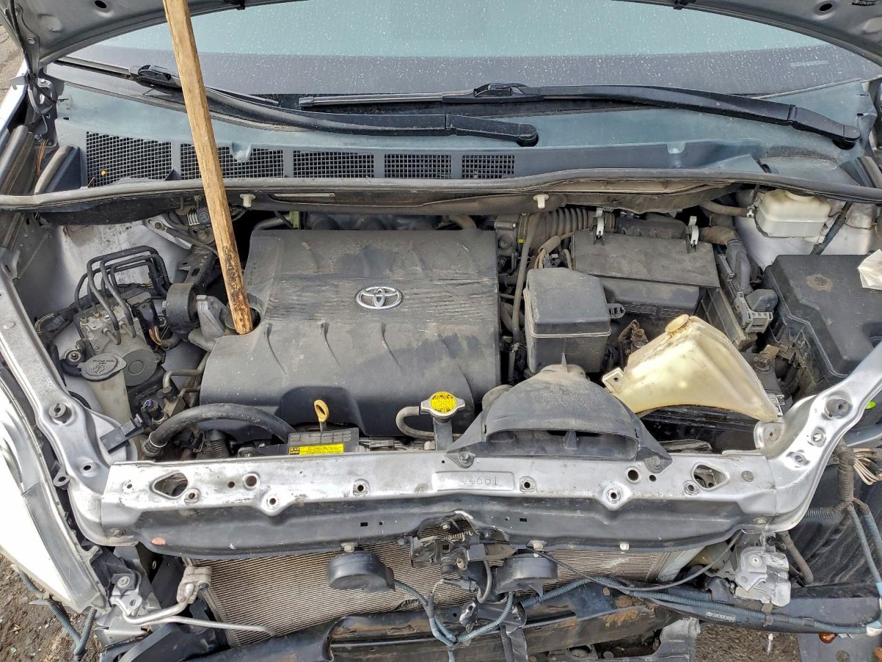 Toyota Sienna Xle Image 9