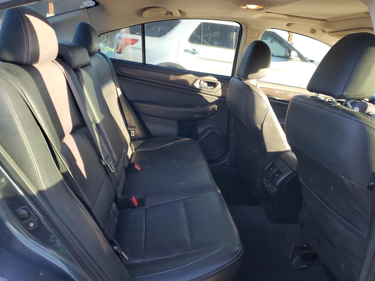 Subaru Legacy 3.6r Limited Image 6