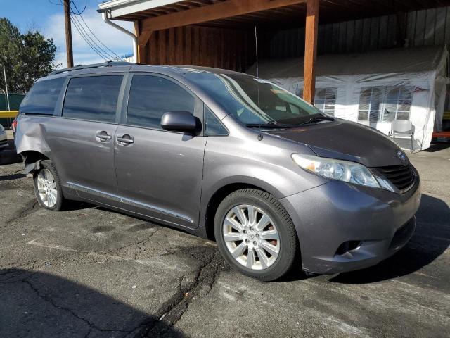 Toyota Sienna Le Image 2