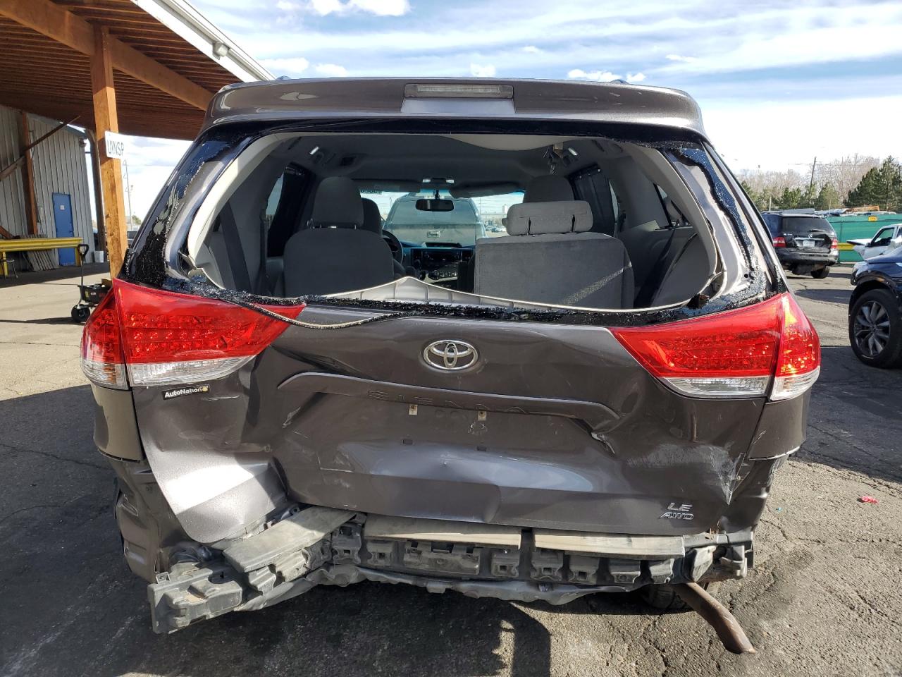 Toyota Sienna Le Image 4