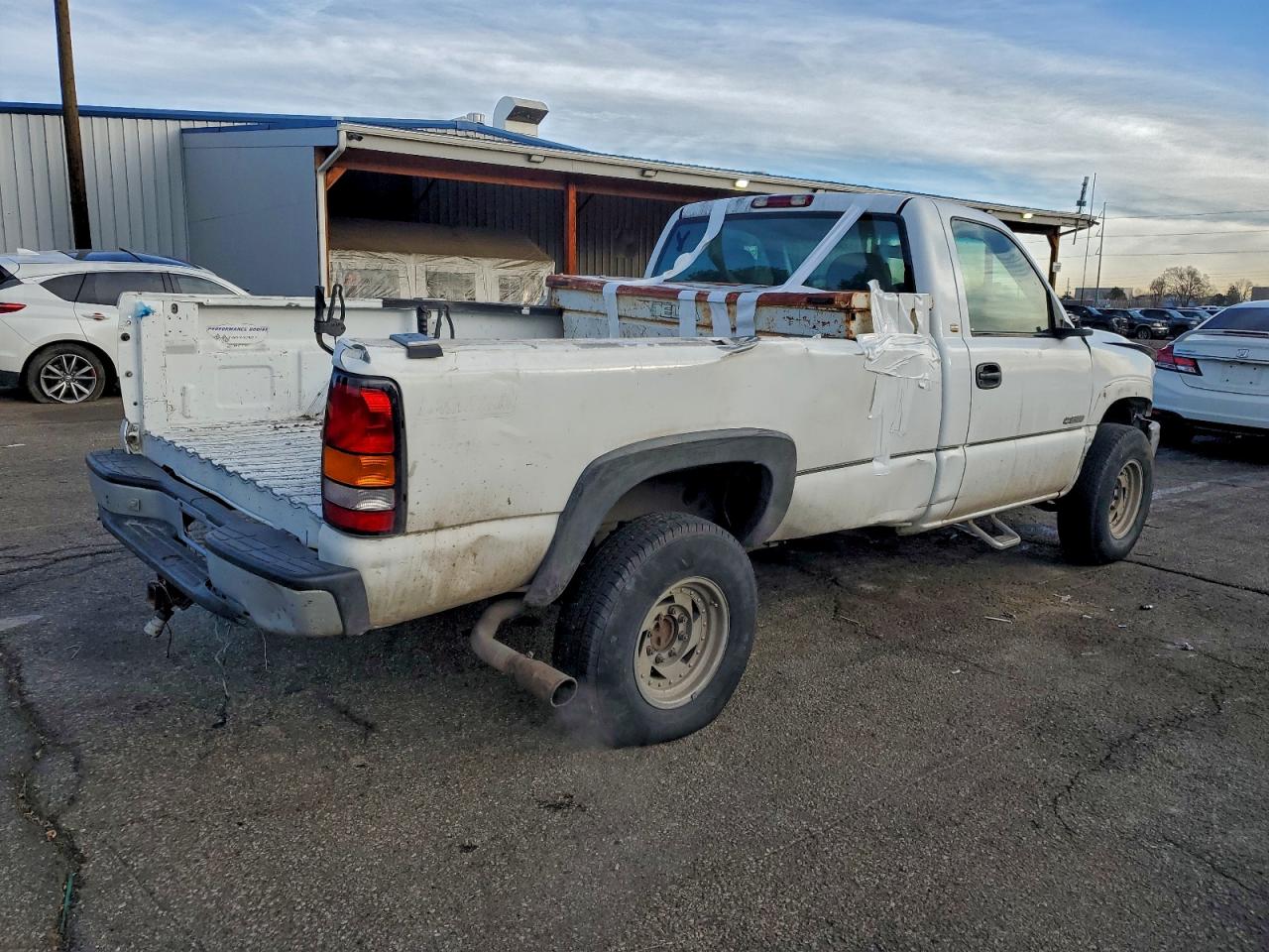 Chevrolet Silverado C2500 Image 3