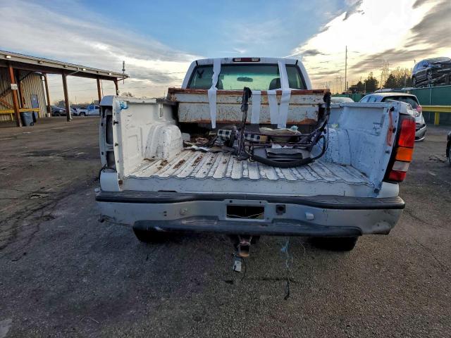 Chevrolet Silverado C2500 Image 12
