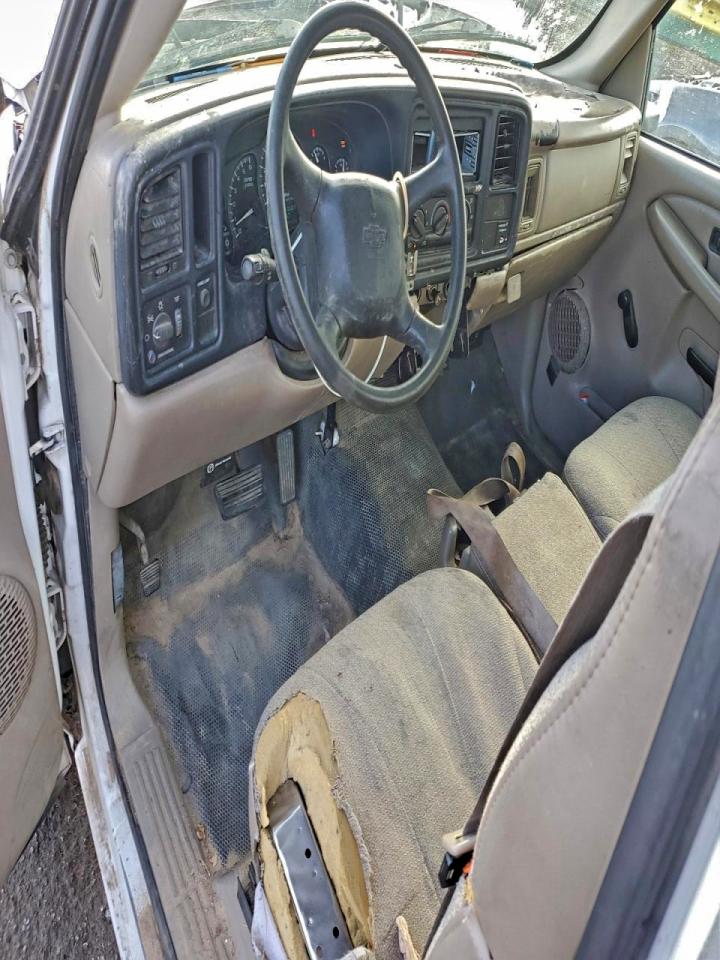 Chevrolet Silverado C2500 Image 4