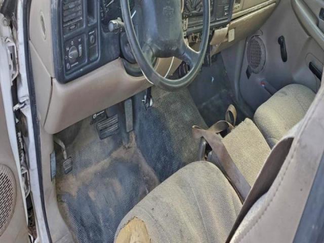 Chevrolet Silverado C2500 Image 4