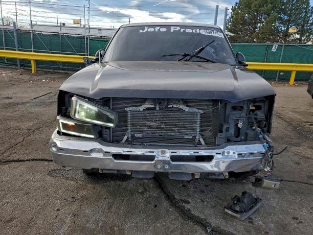 Chevrolet Silverado K1500 Image 4