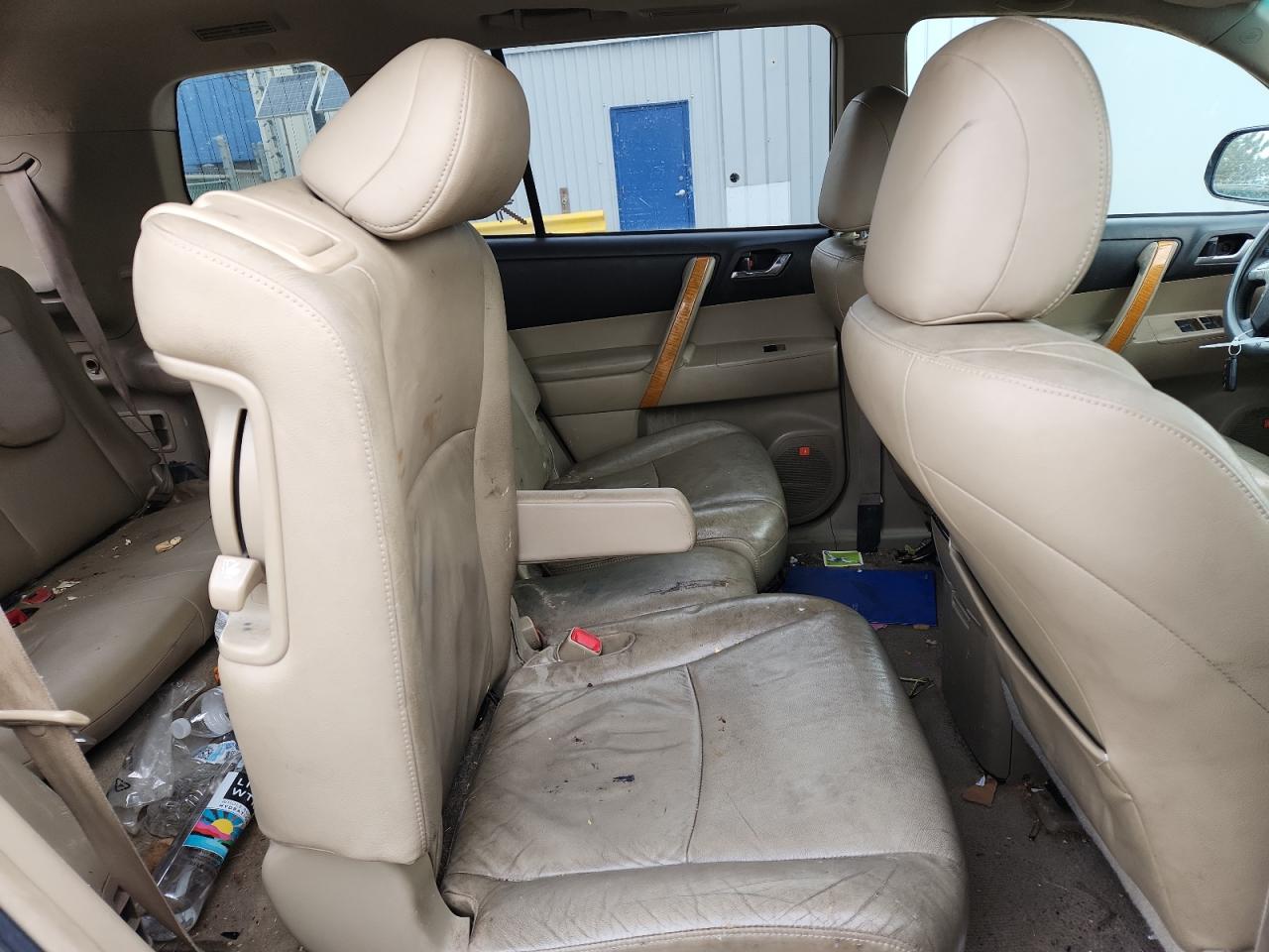 Toyota Highlander Hybrid Limited Image 2