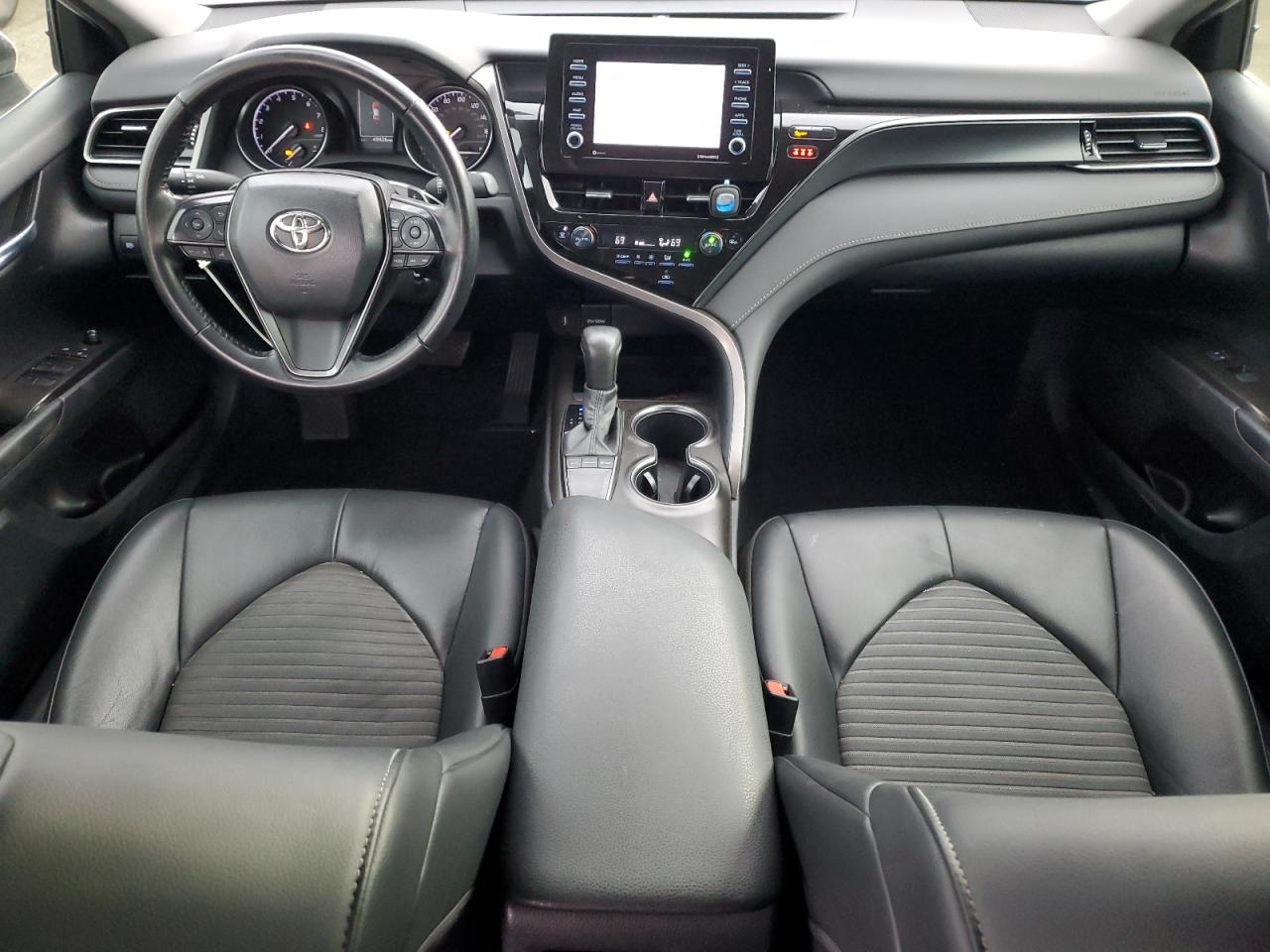 Toyota Camry Se Night Shade Image 4