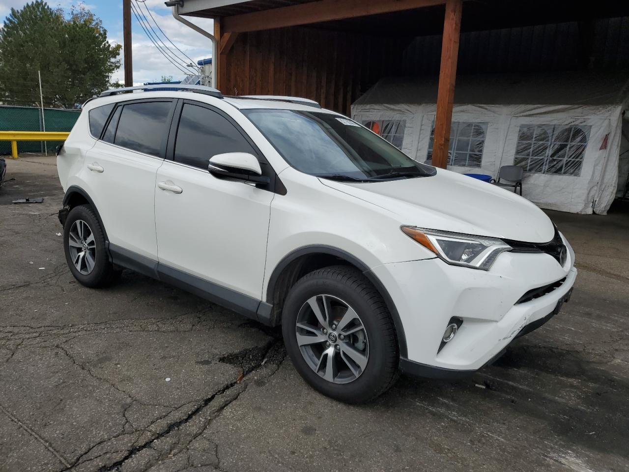 Toyota RAV4 Xle Image 6