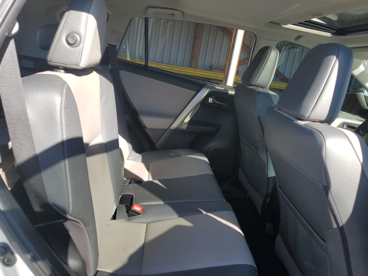 Toyota RAV4 Limited Image 8