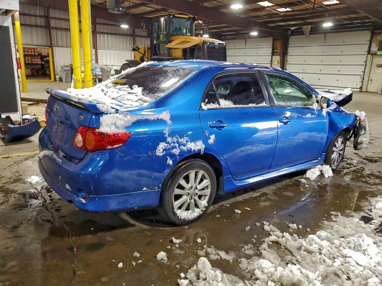 Toyota Corolla Base Image 9