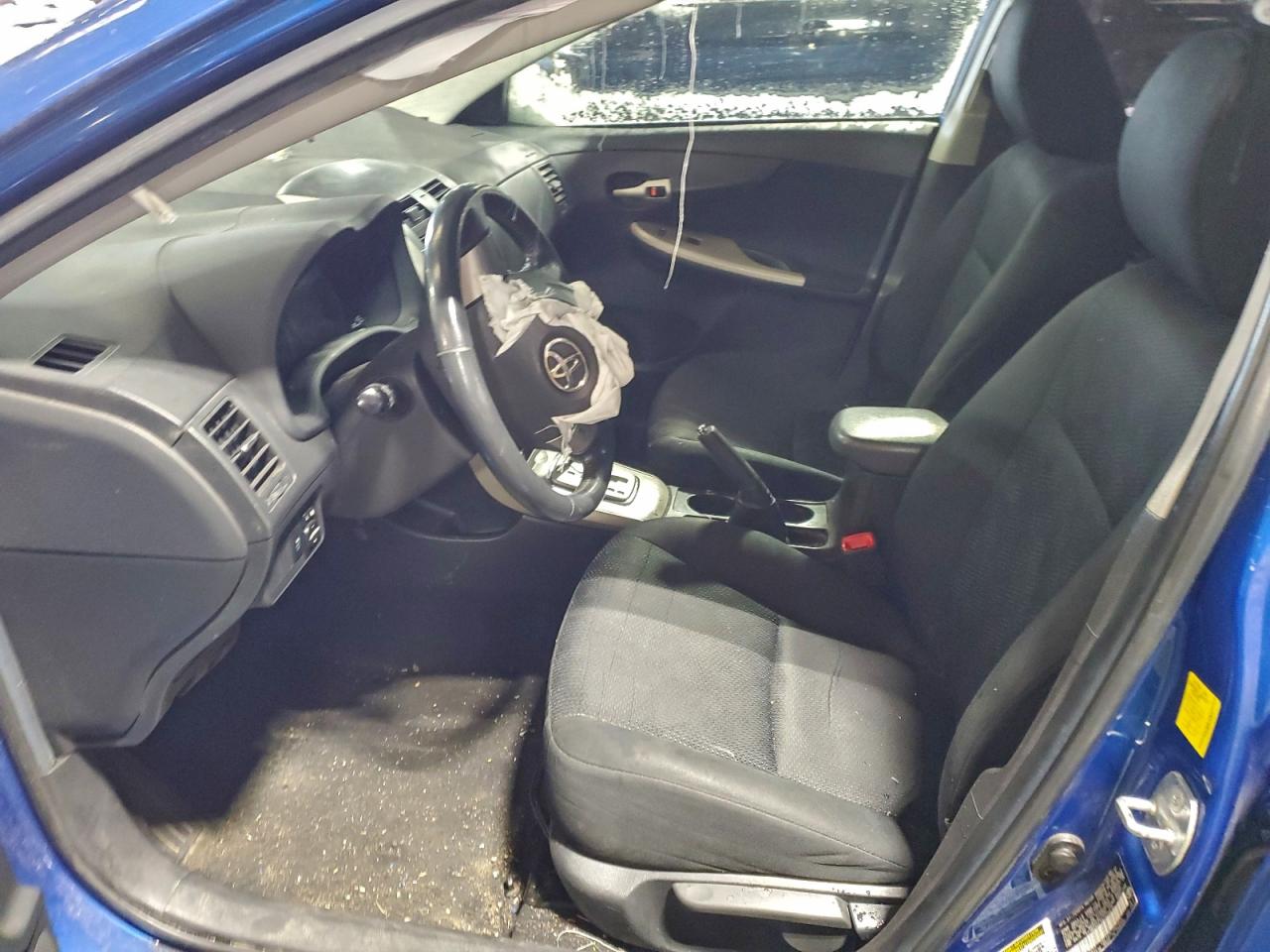 Toyota Corolla Base Image 11