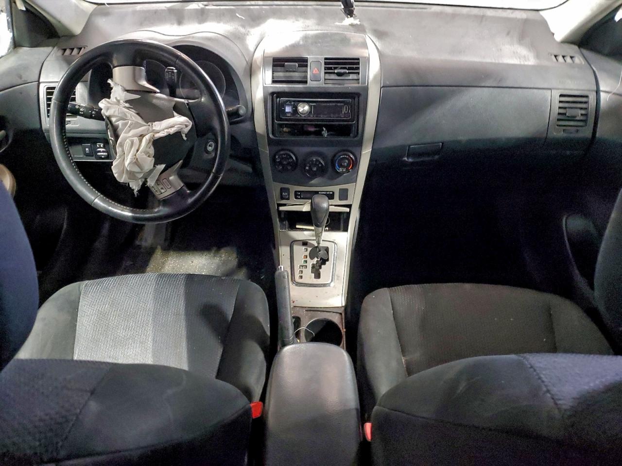 Toyota Corolla Base Image 8