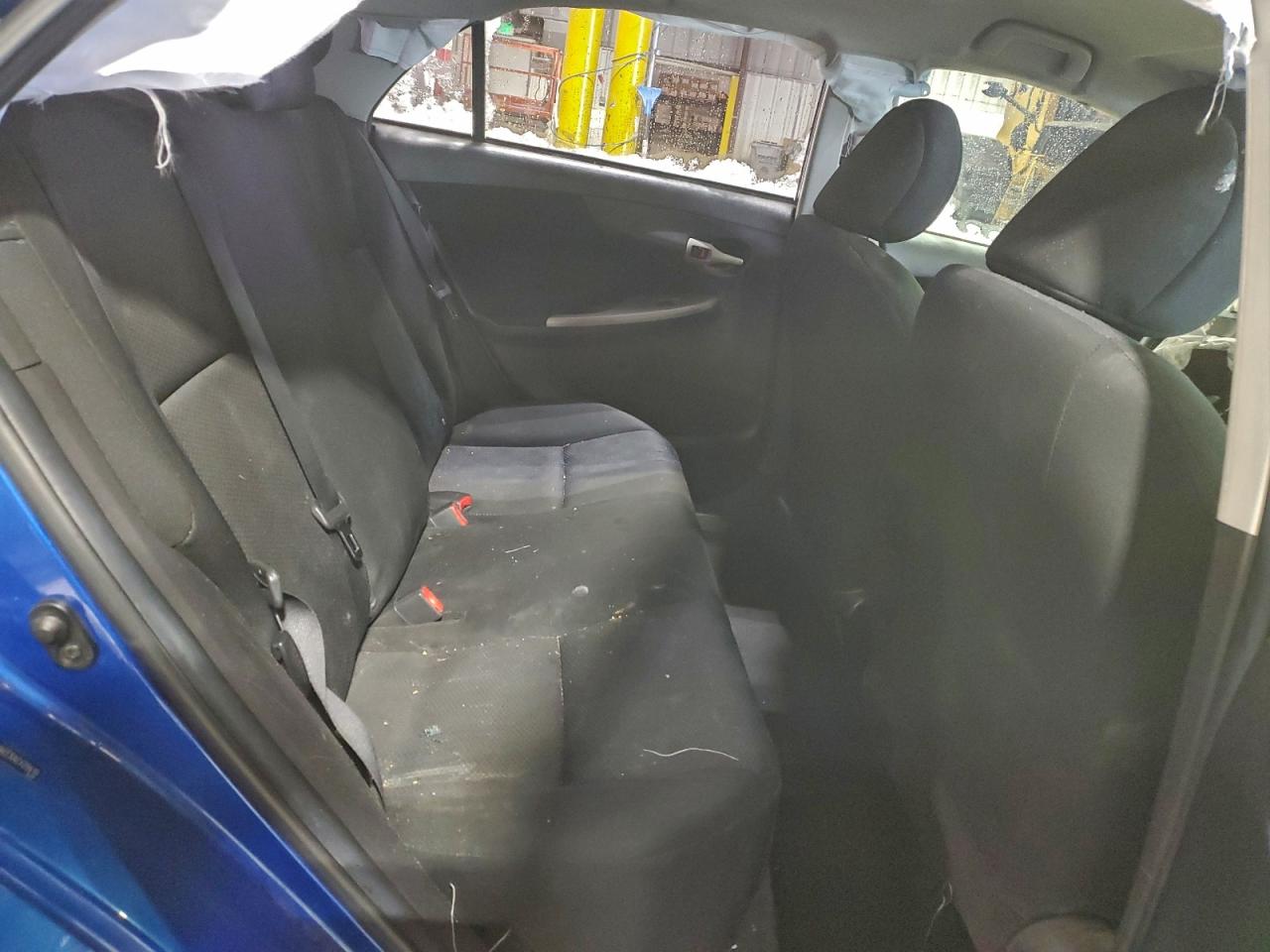 Toyota Corolla Base Image 10