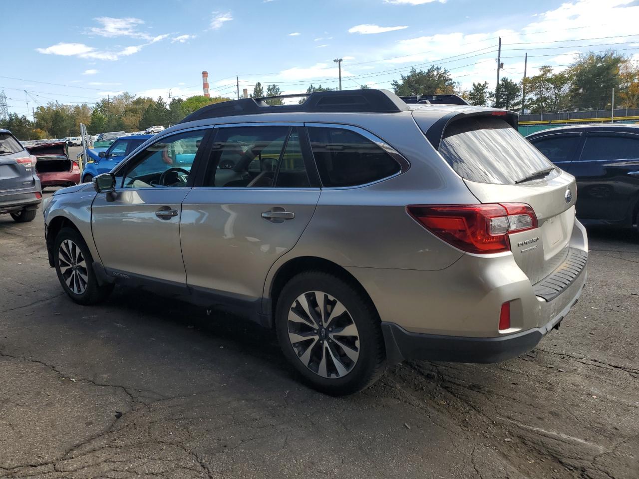 Subaru Outback 2.5i Limited Image 3