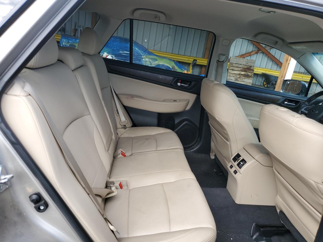 Subaru Outback 2.5i Limited Image 10