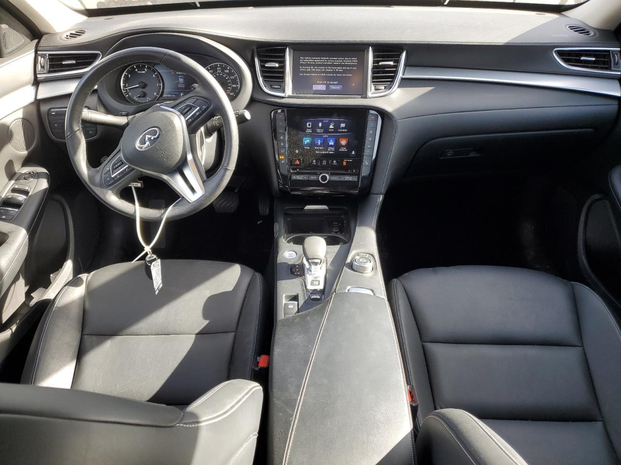 INFINITI Qx Essential Image 2