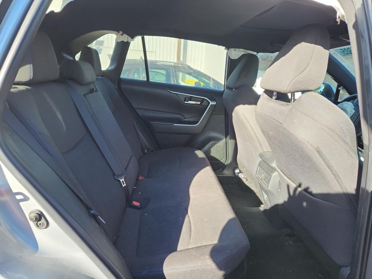 Toyota RAV4 Se Image 11