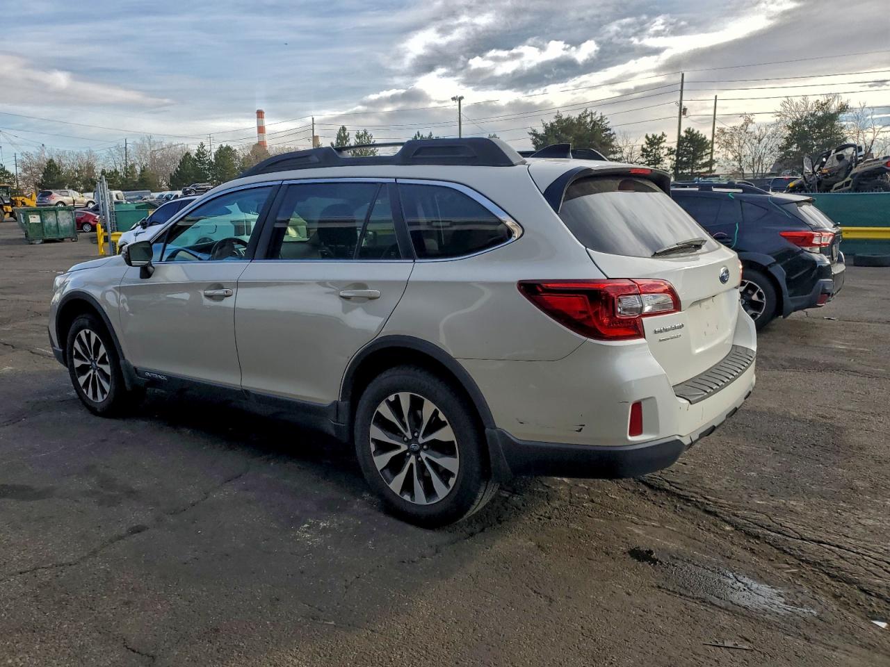 Subaru Outback 2.5i Limited Image 2