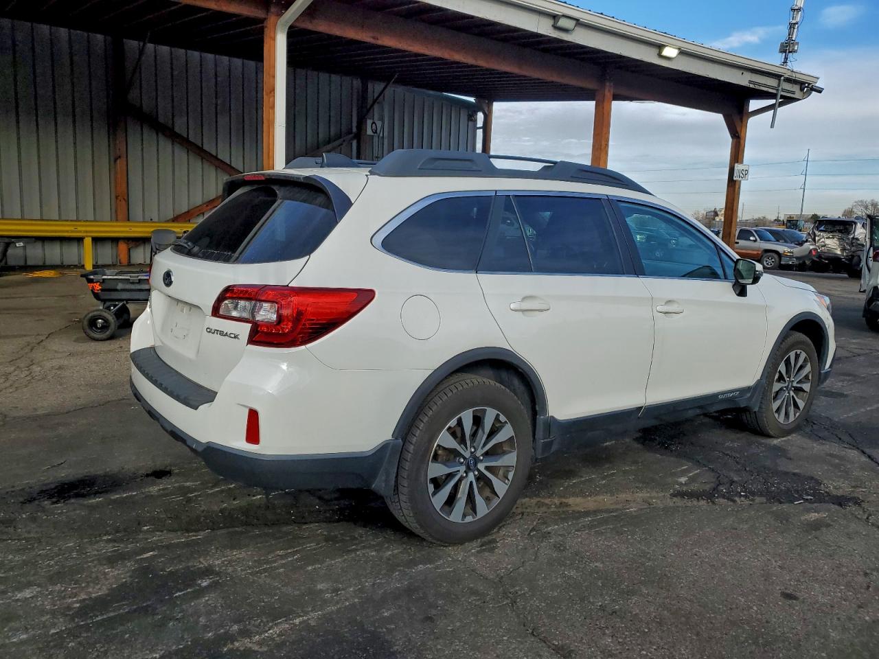 Subaru Outback 2.5i Limited Image 3