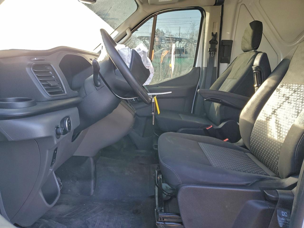 Ford Transit T-250 Image 6