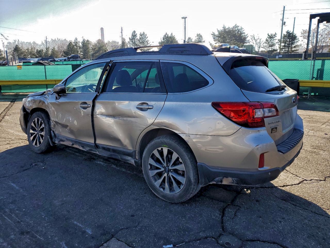 Subaru Outback 2.5i Limited Image 3