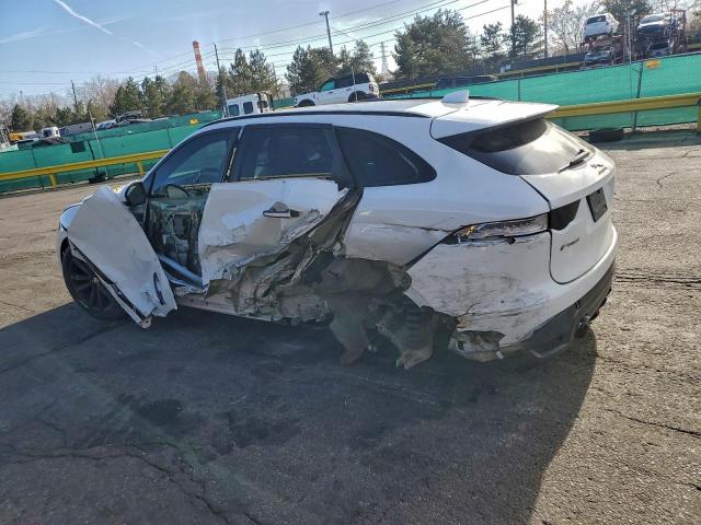 Jaguar F-PACE Prestige Image 9