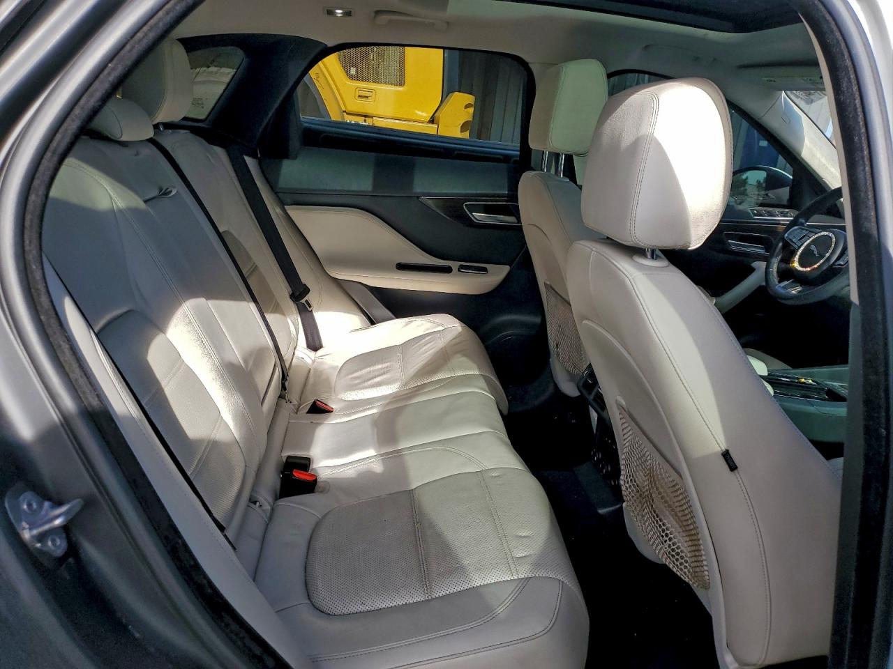 Jaguar F-PACE Prestige Image 10