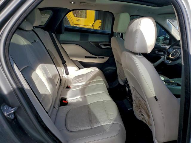 Jaguar F-PACE Prestige Image 10