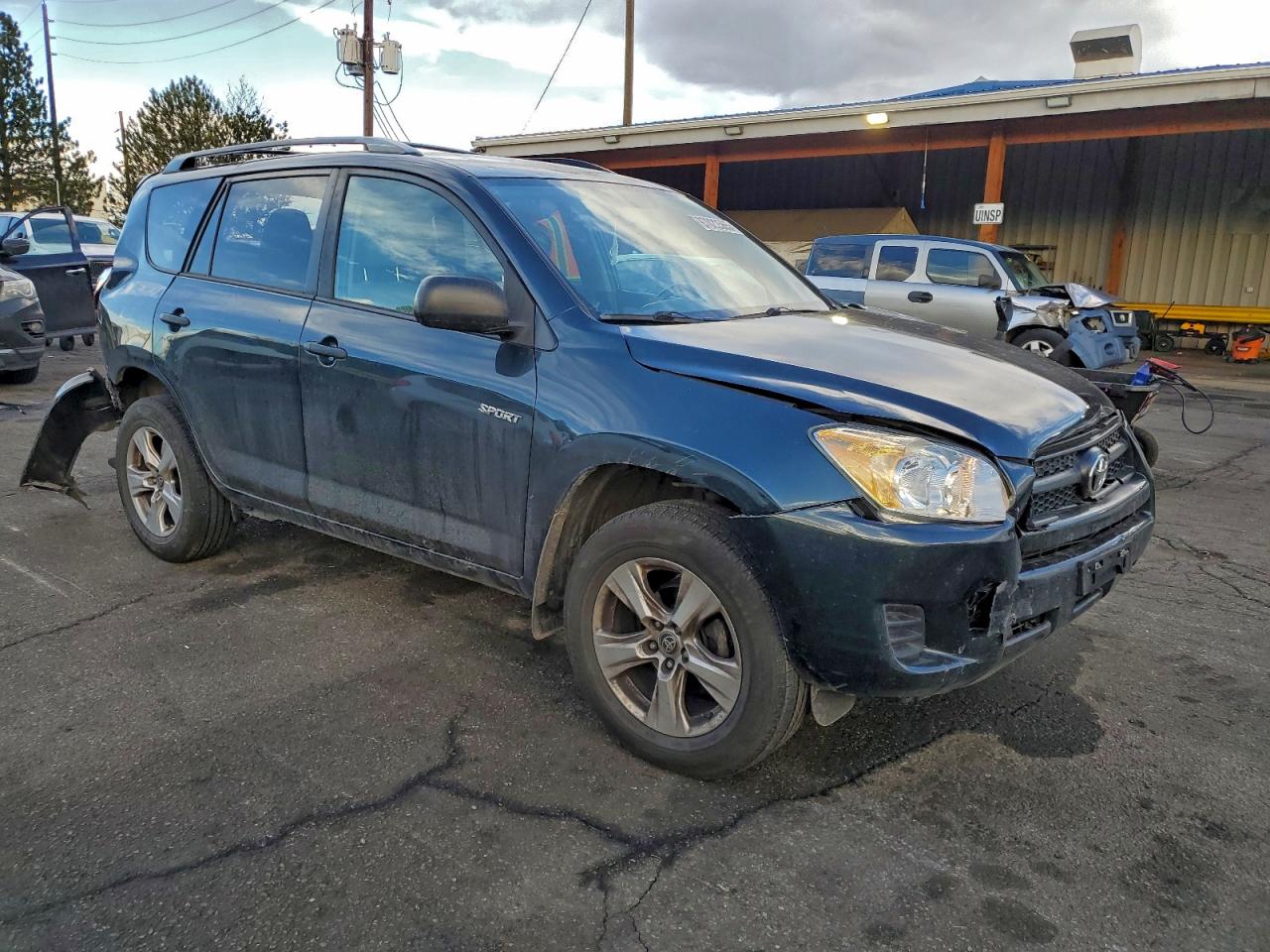 Toyota RAV4 Image 2