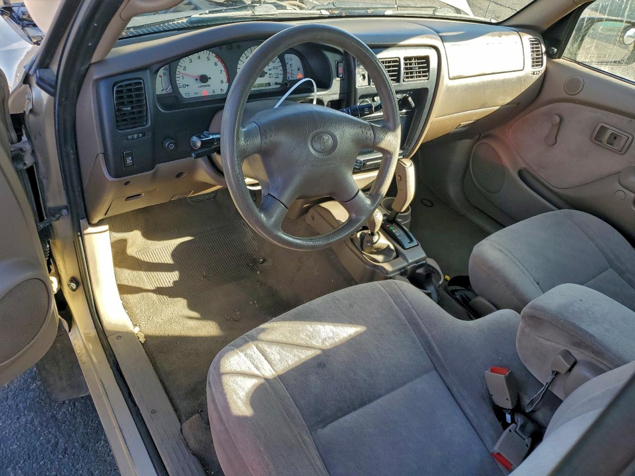 Toyota Tacoma Xtracab Image 11