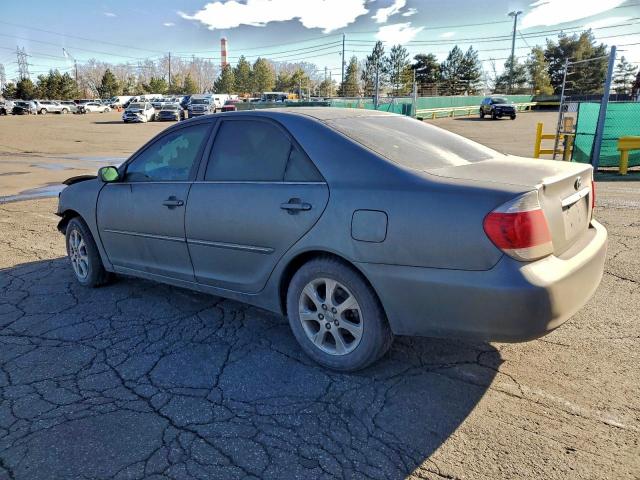 Toyota Camry Le Image 11