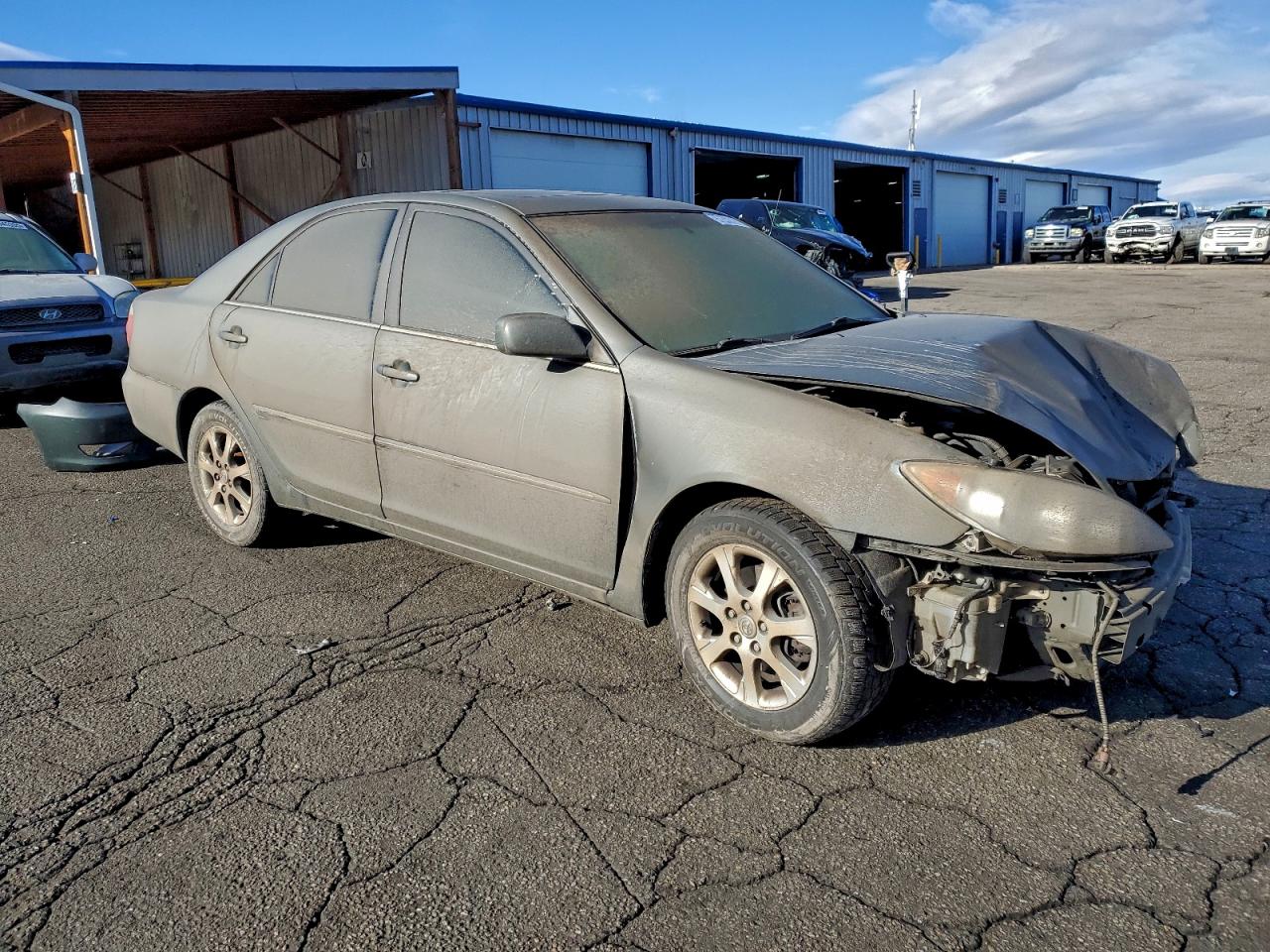 Toyota Camry Le Image 8