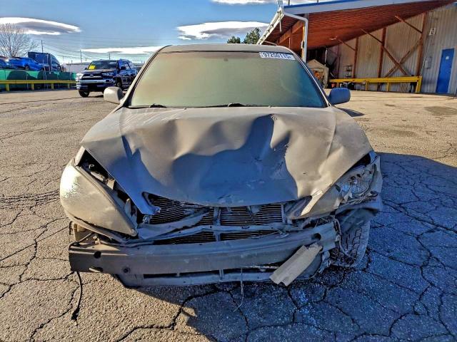 Toyota Camry Le Image 3