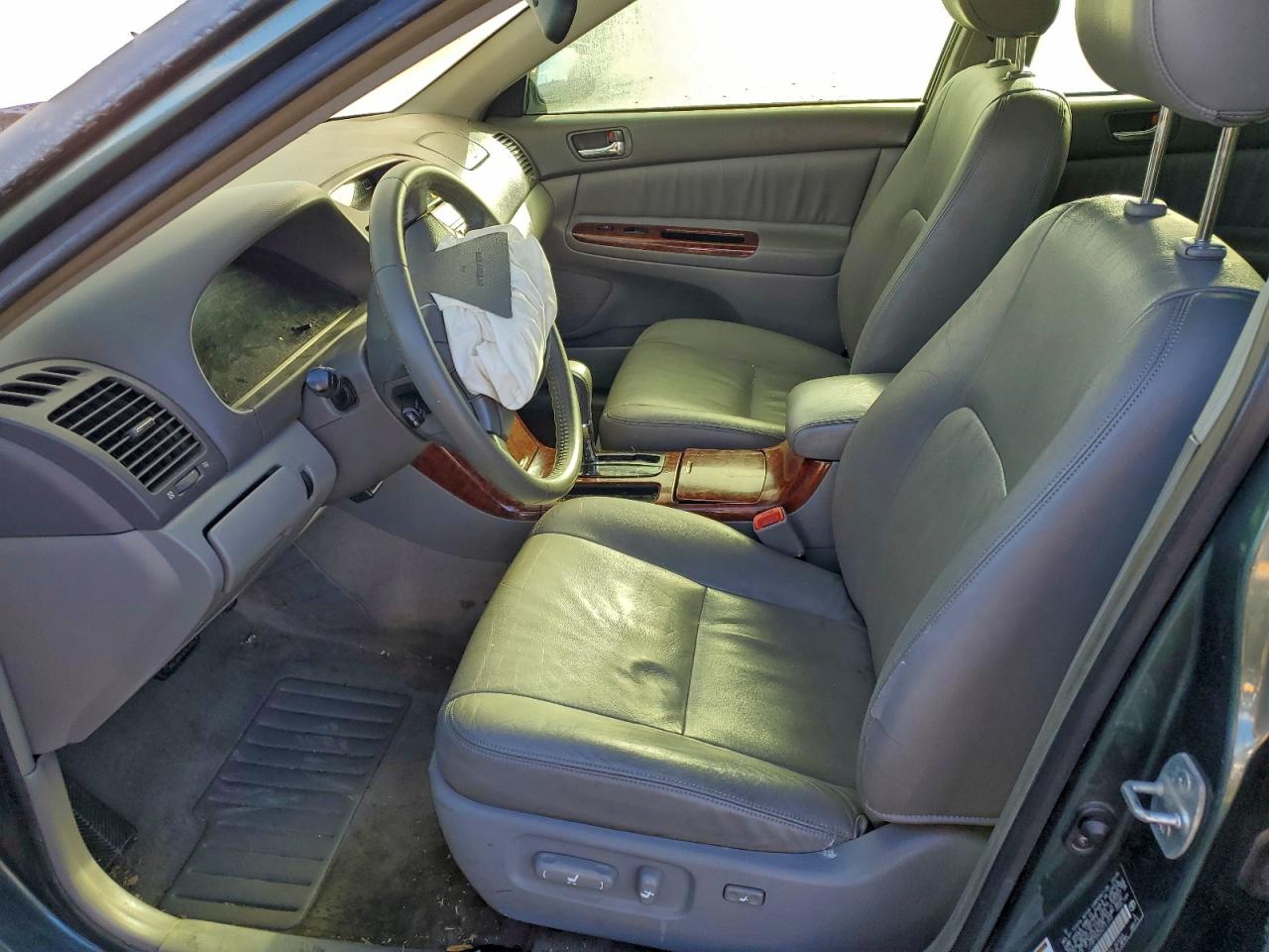 Toyota Camry Le Image 12