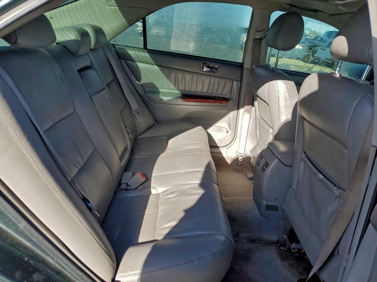 Toyota Camry Le Image 9