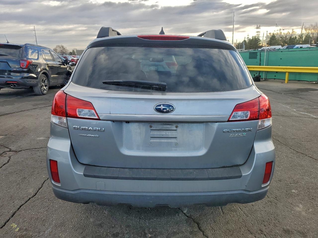 Subaru Outback 2.5i Limited Image 6