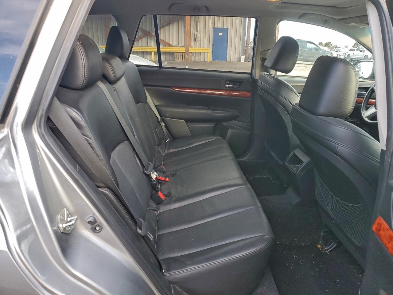 Subaru Outback 2.5i Limited Image 11