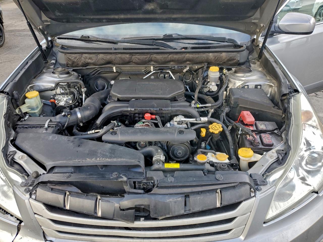 Subaru Outback 2.5i Limited Image 10