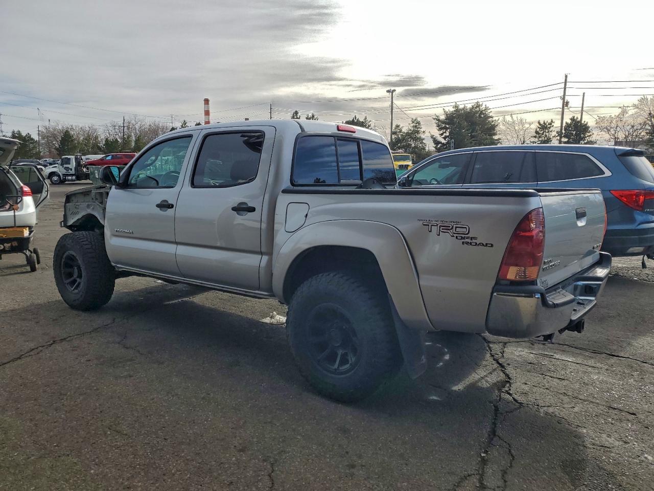 Toyota Tacoma Double Cab Image 2