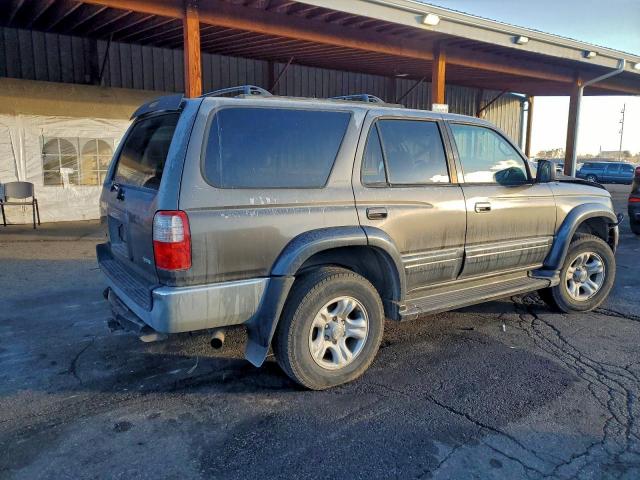 Toyota 4Runner Limited Image 3