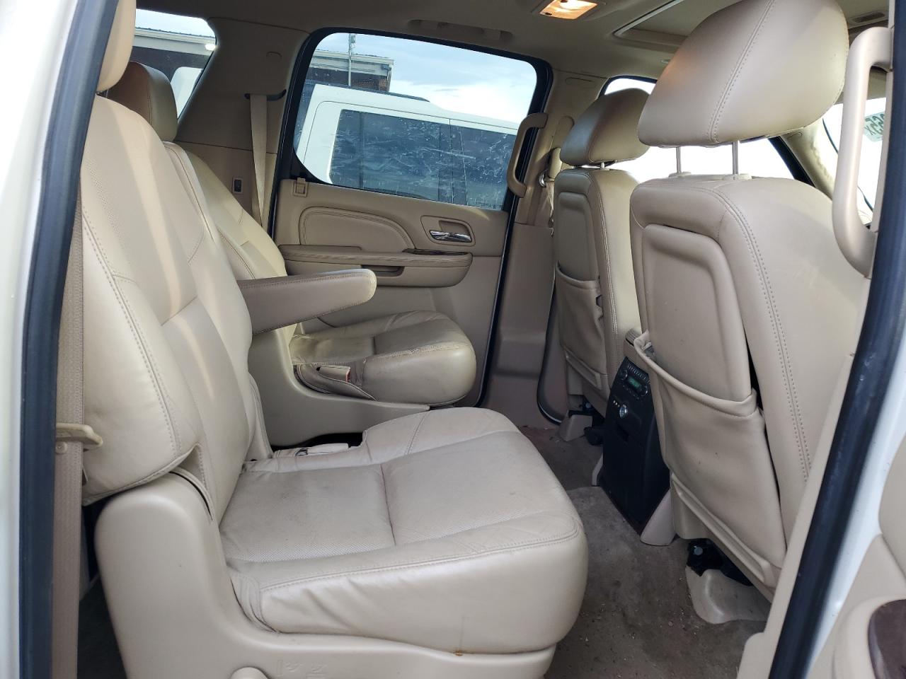 Cadillac Escalade Esv Luxury Image 2