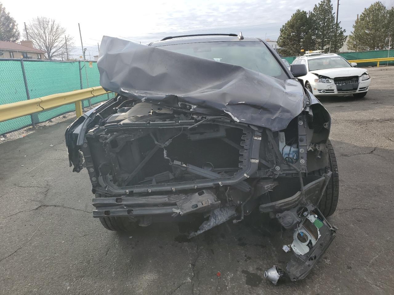 GMC Yukon Denali Image 4