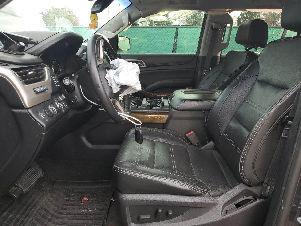 GMC Yukon Denali Image 7