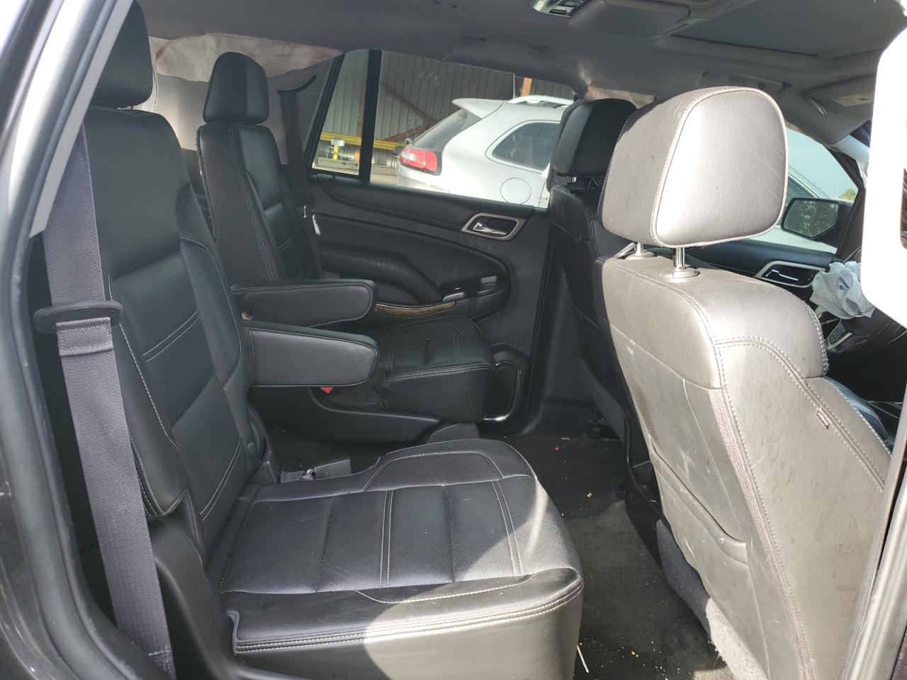 GMC Yukon Denali Image 6