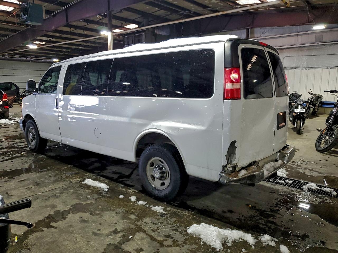 Chevrolet Express Lt Image 2